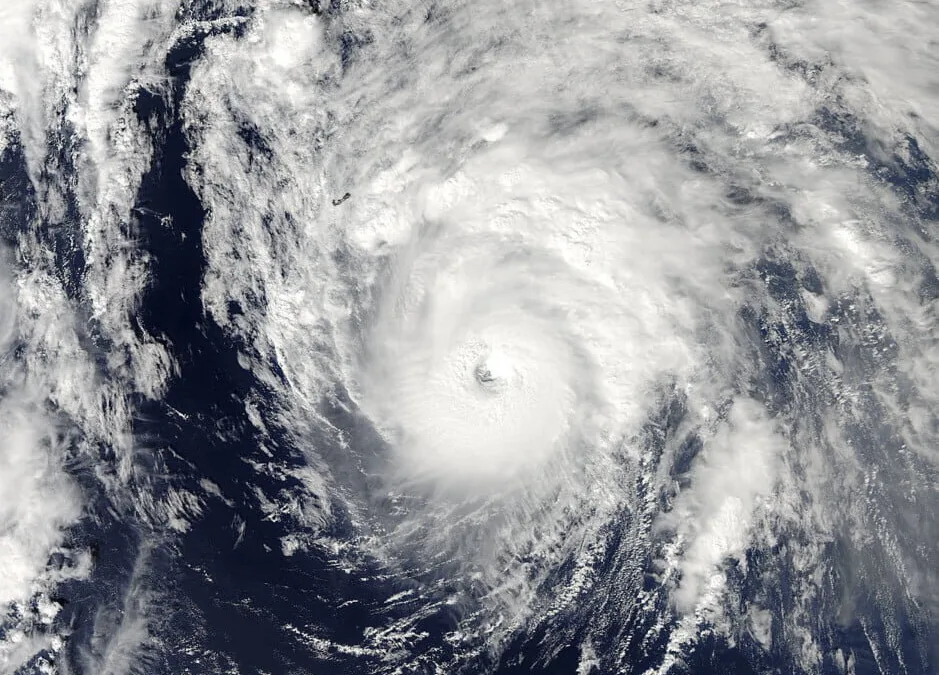 Could the recent hot Calima winds in The Canaries be connected to the mid-atlantic hurricane headed for ireland?