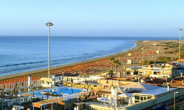 3 alleged thieves arrested quickly after stealing from a tourist in Playa del Inglés