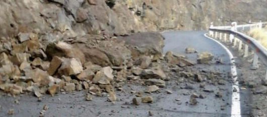 Several landslides affect roads on Gran Canaria