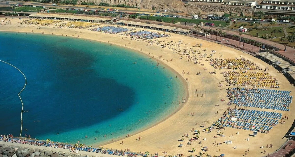 Suspected drowning at Amadores beach after woman pulled from the water
