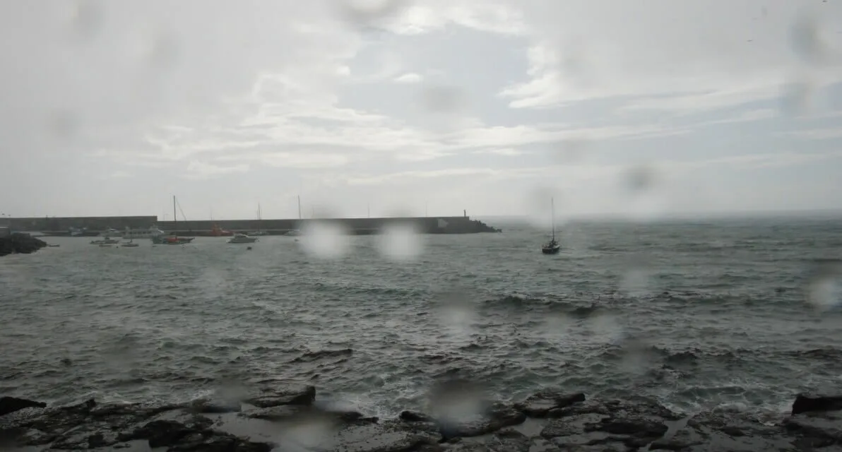 As the tail end of Storm Emma approaches classes are suspended on Gran Canaria and the western isles