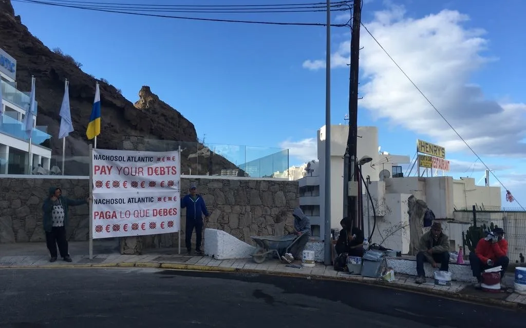 Noisy demonstration by construction workers outside Puerto Rico hotel
