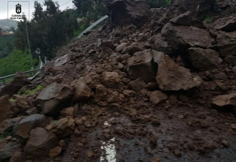 Landslides around the summits and on the north of Gran Canaria