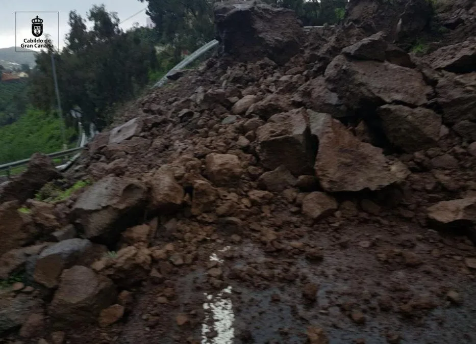 Landslides around the summits and on the north of Gran Canaria