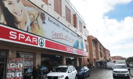 Mogán Policía Local issuing tickets outside Arguineguín Spar