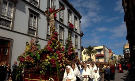 Easter week – Traditional religious processions around the old quarter of Las Palmas