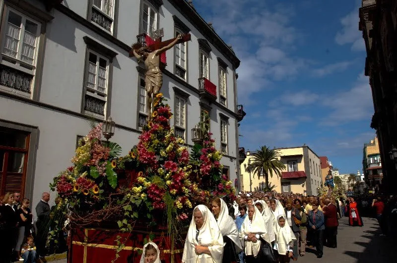 Easter week – Traditional religious processions around the old quarter of Las Palmas