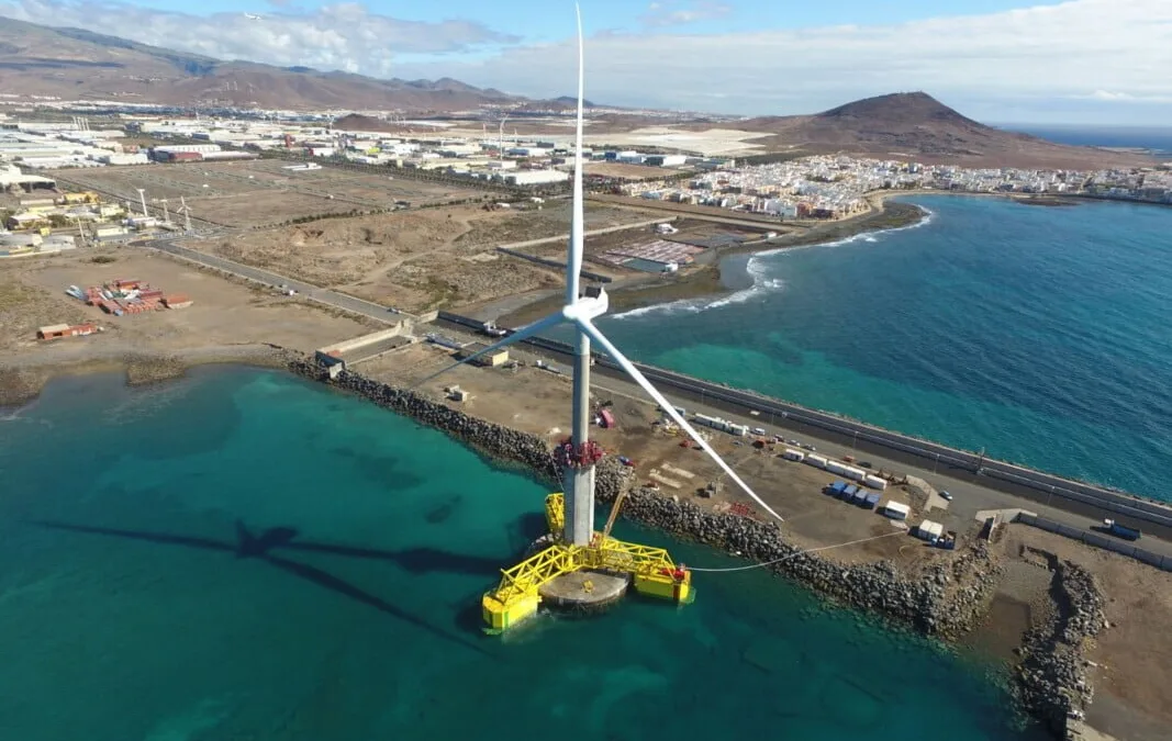 World´s first self-erecting marine wind turbine arrives in Jínamar, in view of the capital Las Palmas de Gran Canaria