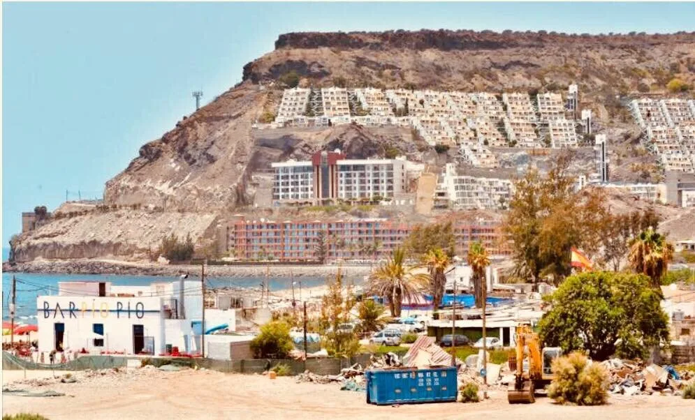 More Tauro controversy as “bullying” heavies deployed by Anfi to tear down shanty homes