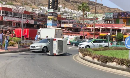 Crazy car crash in front of shopping center Puerto Rico: Caught on Camera!