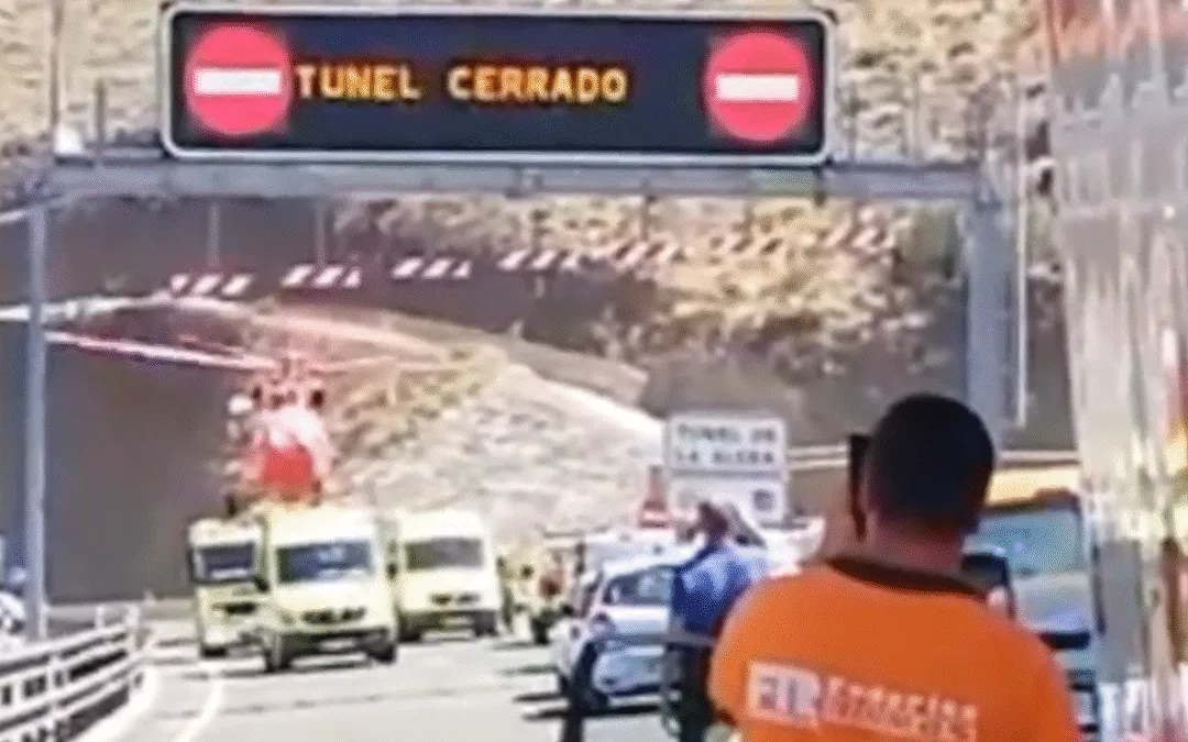 A highway worker killed in the tunnel of the new La Aldea road