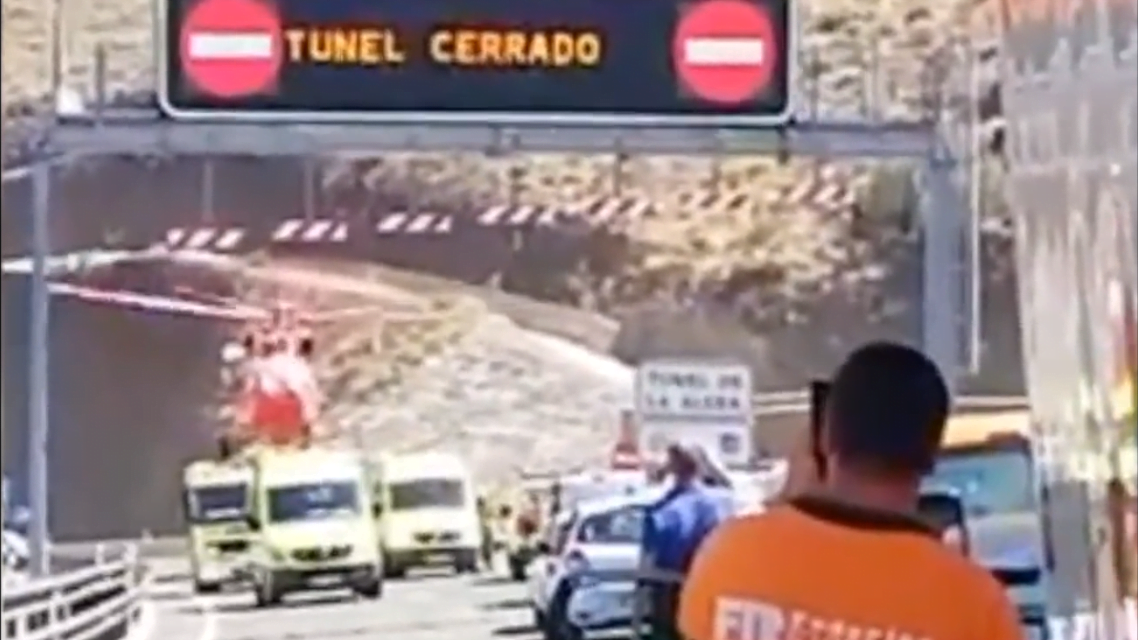 A highway worker killed in the tunnel of the new La Aldea road
