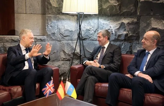 The British ambassador states his support for the exit deal, and future relations with the Canary Islands