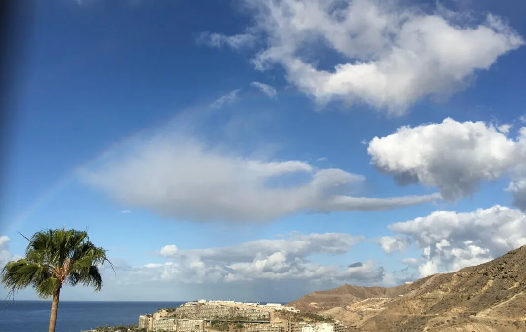 Gran Canaria Weather: Summer-like temperatures will give way to some rain and a slight cooling by the weekend