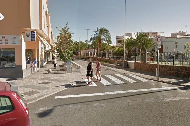 Newsbrief: A man in critical condition after falling from a ladder in San Fernando de Maspalomas