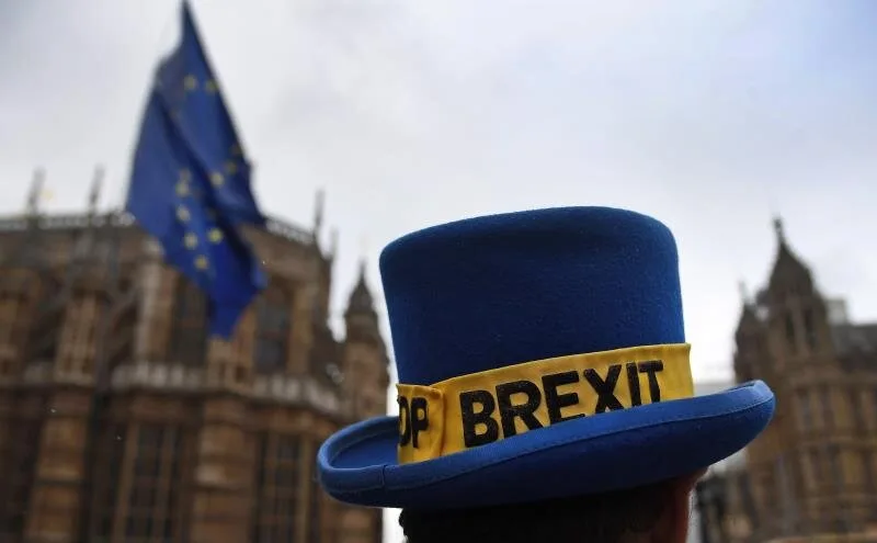 Spain outlines plans to give residence to 400,000 unregistered Britons in case of hard Brexit