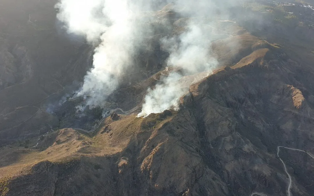Fire in Fataga sparks major alert and rural hotel evacuation