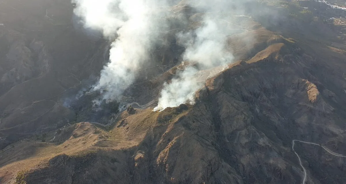 Fire in Fataga sparks major alert and rural hotel evacuation