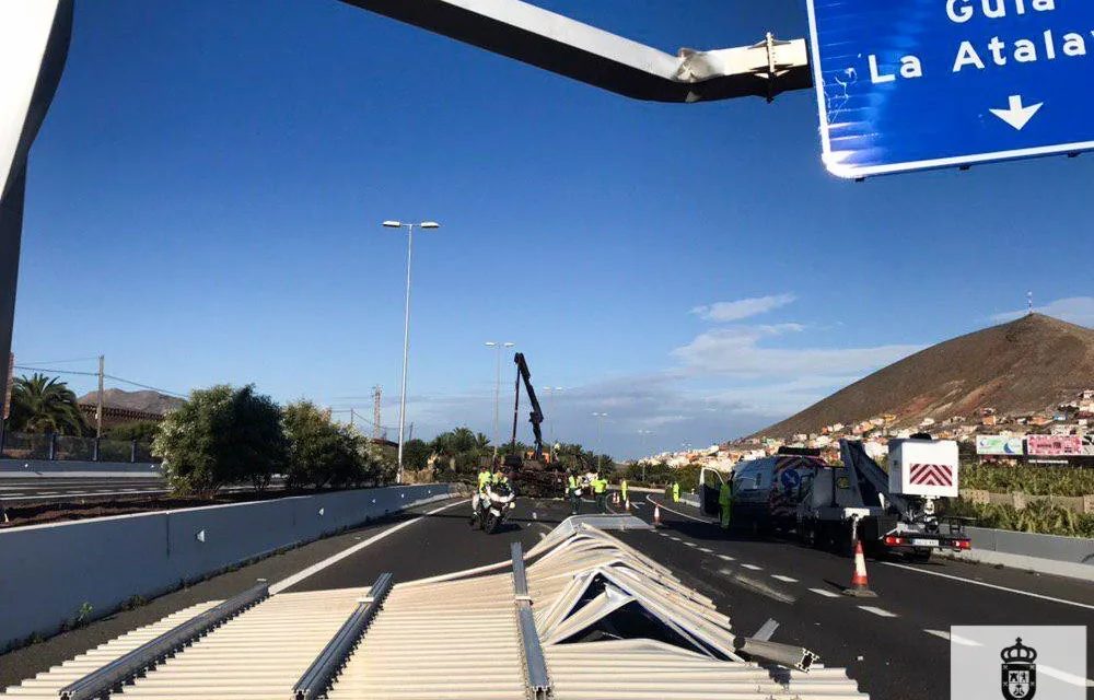 Truck overturns after impact with motorway sign on GC2