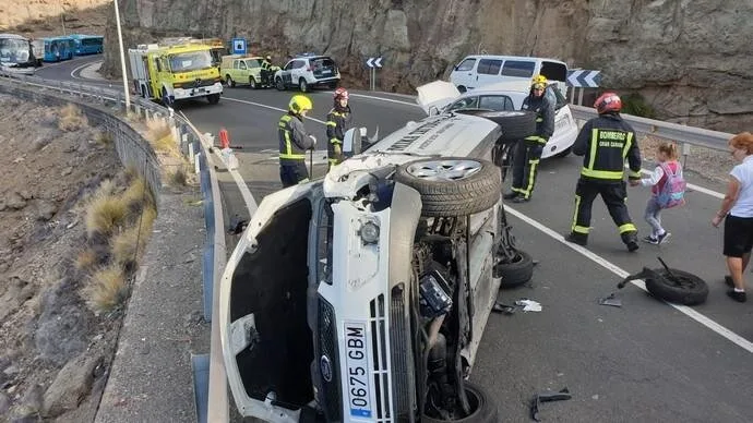 Head-on collision between two vehicles causes a dangerous rollover in the GC-500