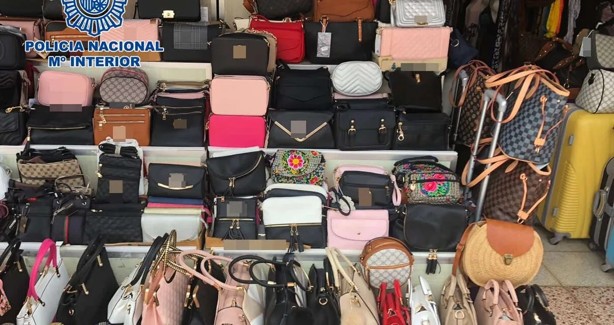 23 detained for selling counterfeit goods in Playa del Inglés.