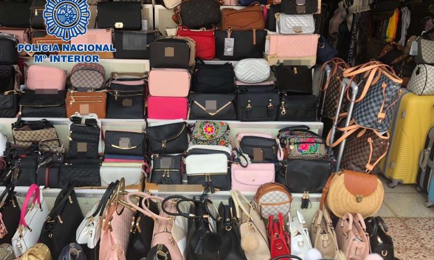 23 detained for selling counterfeit goods in Playa del Inglés.