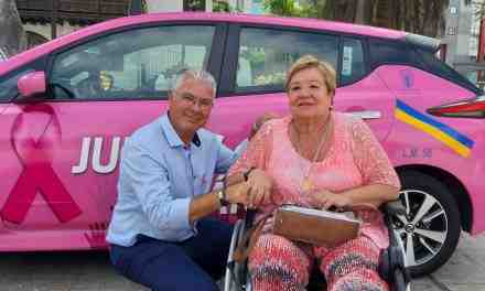 A pink taxi against breast cancer