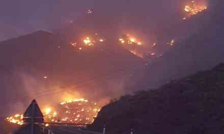 Firefighters face long windy night on west of Gran Canaria as blaze burns on two fronts