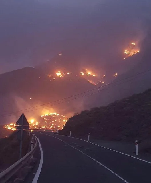 Firefighters face long windy night on west of Gran Canaria as blaze burns on two fronts