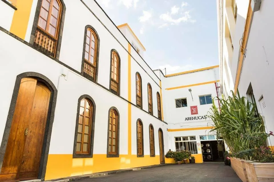 Arehucas halts production and dedicates factory to distilling sanitary alcohol