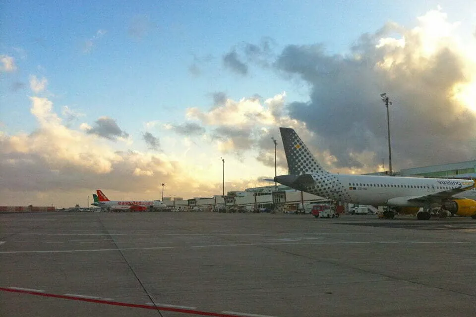 Air connections between Canary islands and mainland Spain see 97% reduced demand