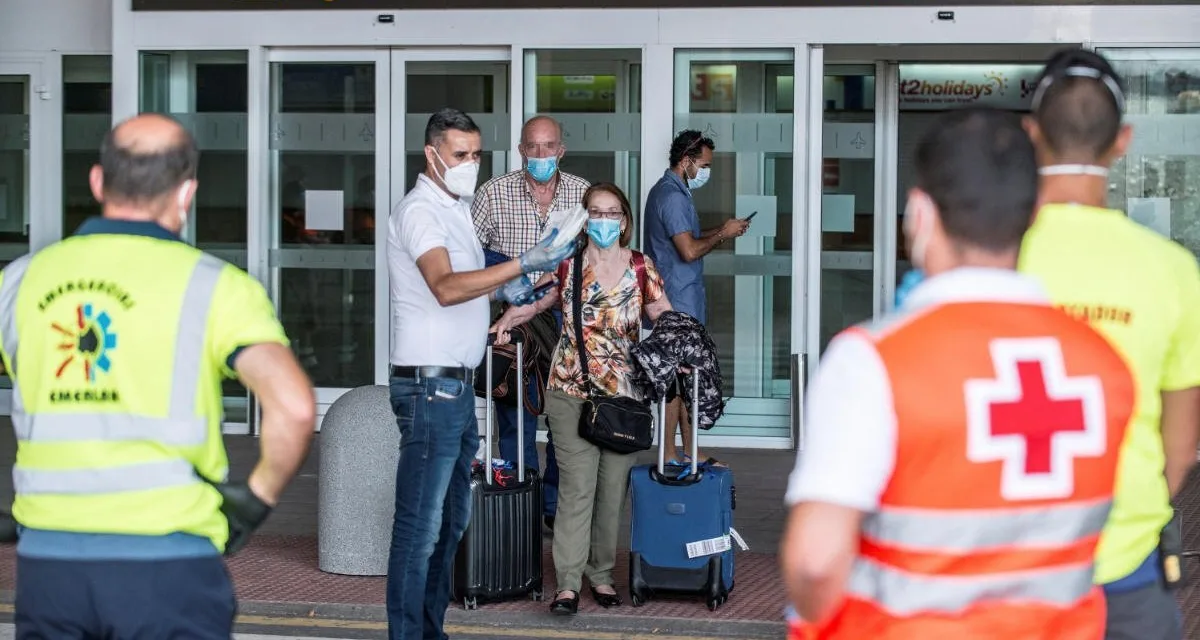 A clear example of early detection: thirteen quarantined after flight to Lanzarote with COVID-19 passenger, a second passenger also has symptoms