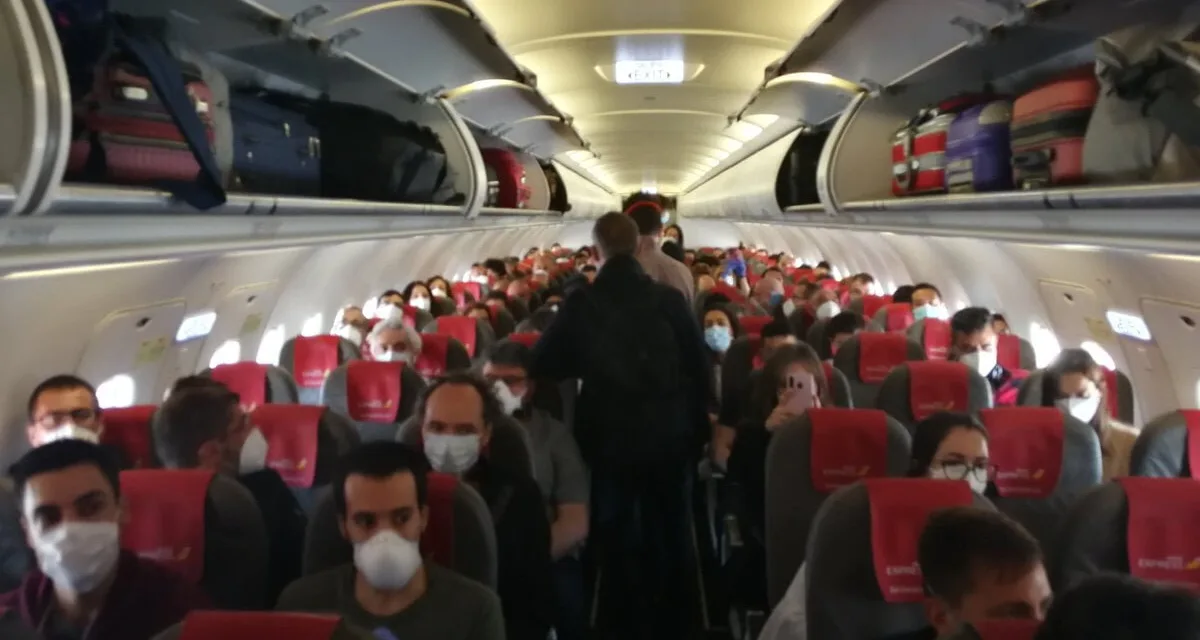 ANGER AT AIRLINES FAILING TO ENSURE SAFE DISTANCES BETWEEN PASSENGERS