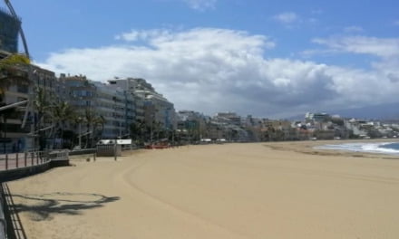 New pedestrian signs along Las Canteras promenade and the beaches of Las Palmas de Gran Canaria