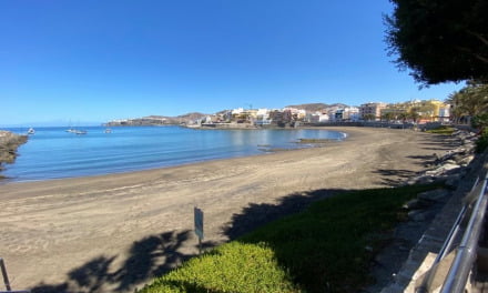 Mogán opens the beaches for sports and walks
