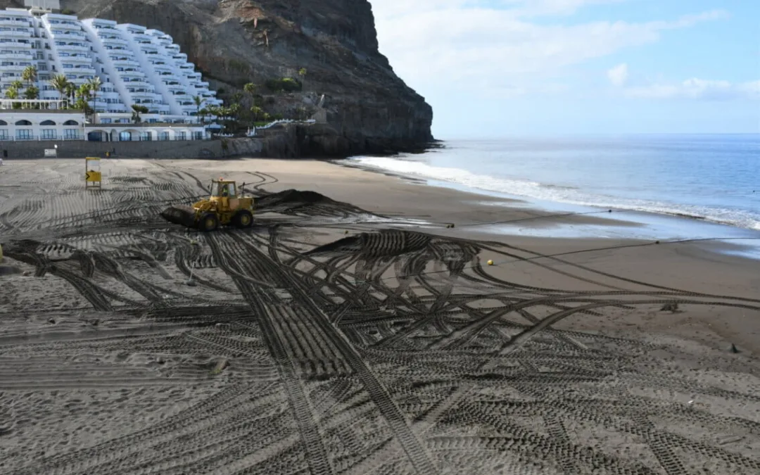 Mogán thoroughly cleans and aerates the beach sands of Gran Canaria’s sunny South West coast