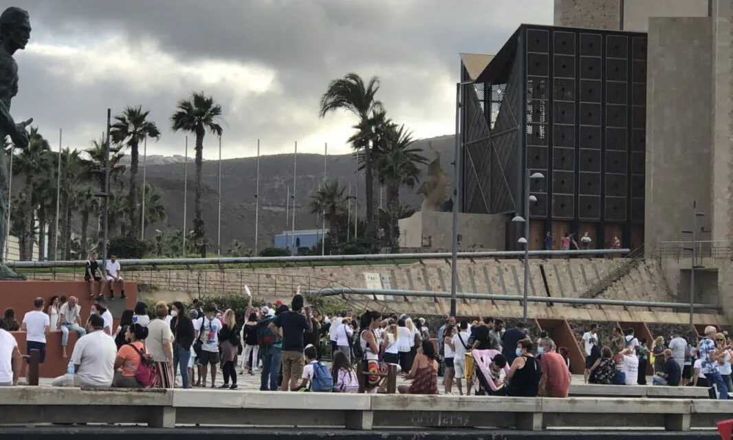 Anti-mask protesters numbered less than active COVID-19 infections in Las Palmas