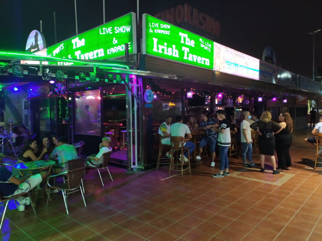 Canary Islands to tighten control over bars and nightspots, large gatherings and private parties