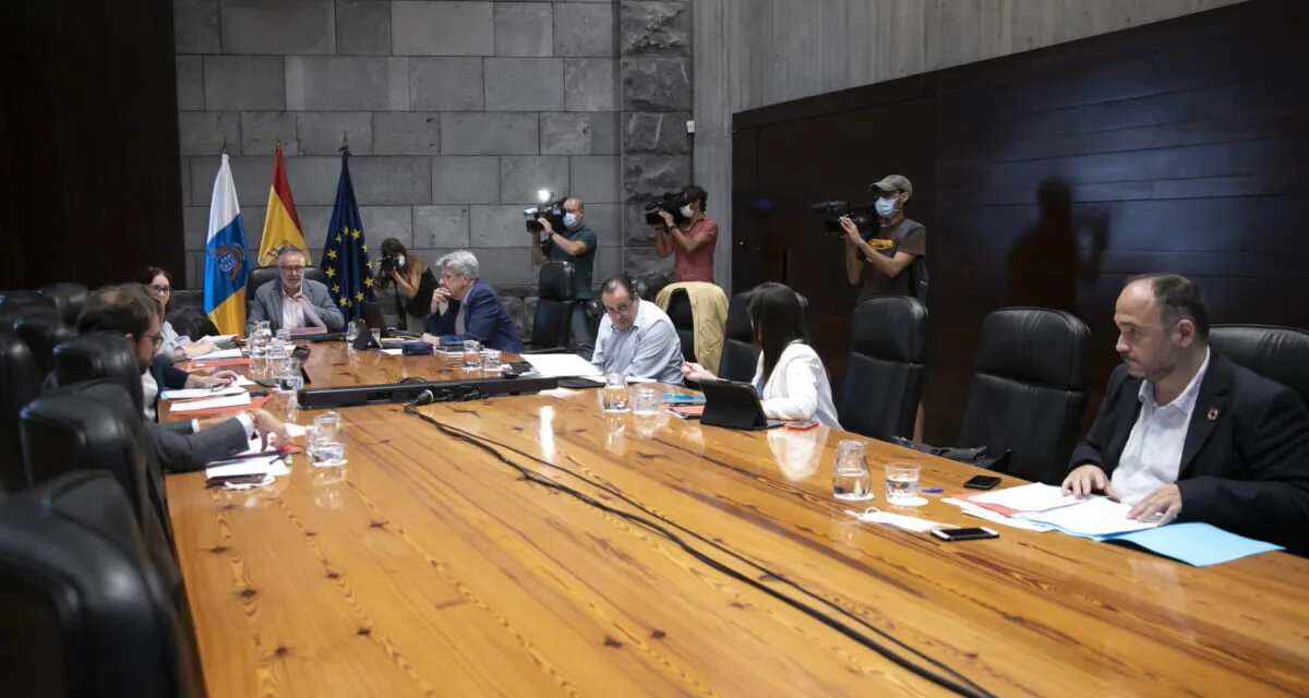 All newly clarified Canary Islands safety rules regarding masks, hospitality and drinking on the street