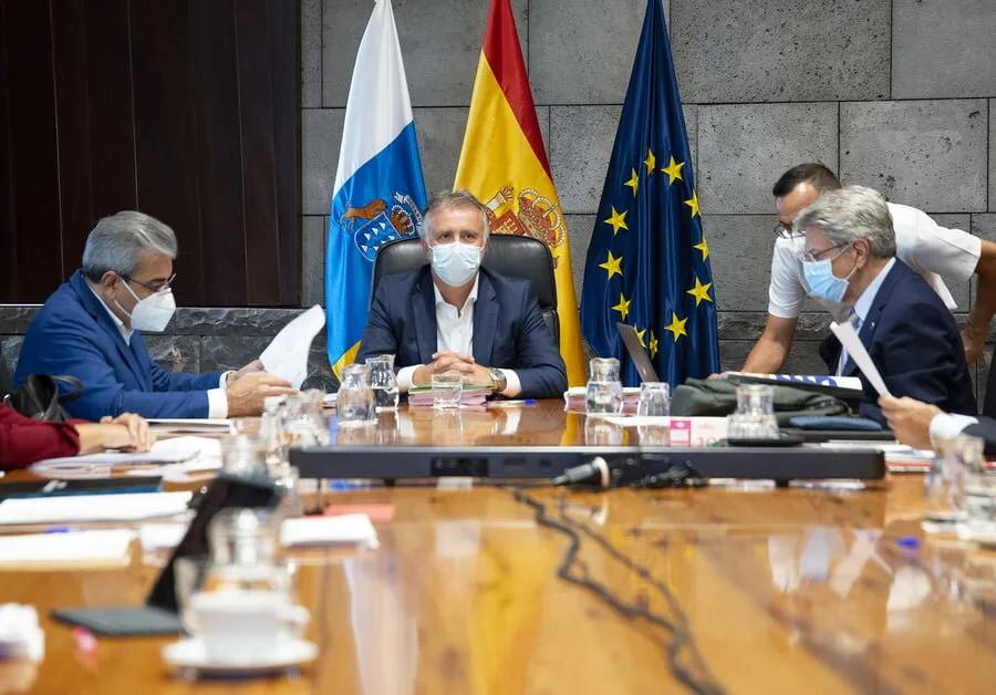 Canary Islands decree fines for failing to comply with COVID-19 prevention measures