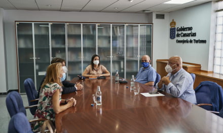 Canary Islands Tourism Minister meets with the local tourism bosses about safe corridors and COVID-19 tests