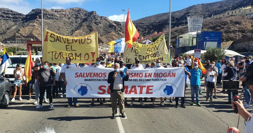 Puerto Rico de Gran Canaria protest march to “Save Tourism” and remove migrants