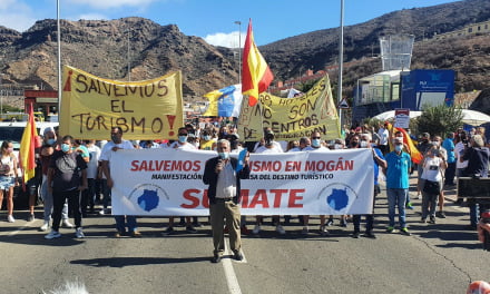 Puerto Rico de Gran Canaria protest march to “Save Tourism” and remove migrants