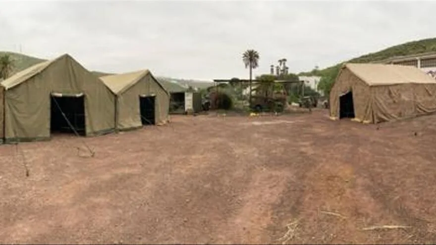 Up to 800 migrants will be transferred to military camp in Las Palmas de Gran Canaria