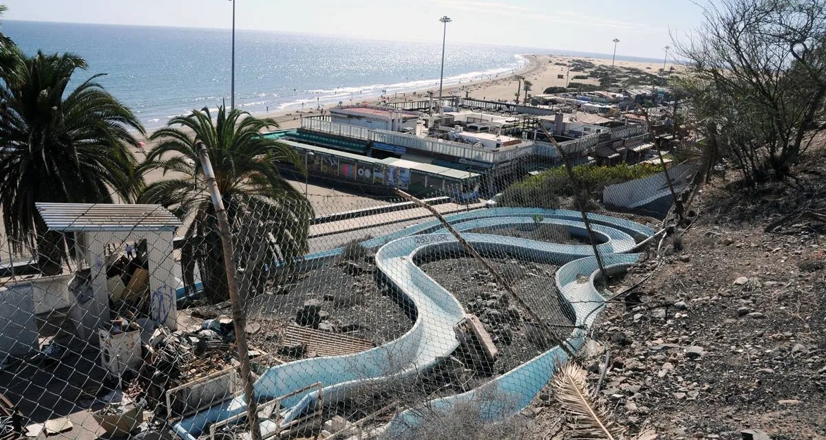 The old beachfront water slide park in Playa del Inglés planned for renewal as a viewpoint and gardens