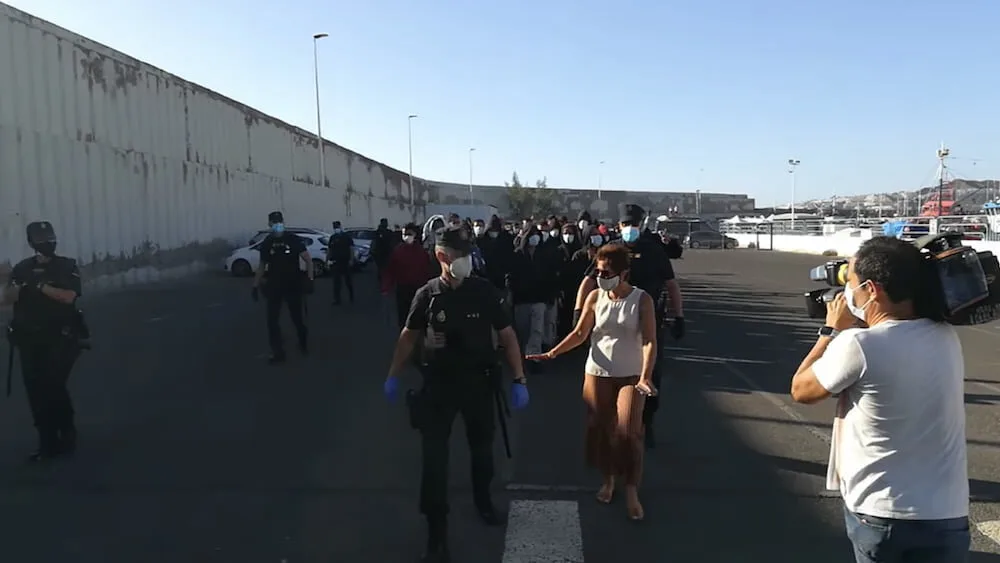 Migrants marched from port leads to confusion in Arguineguín