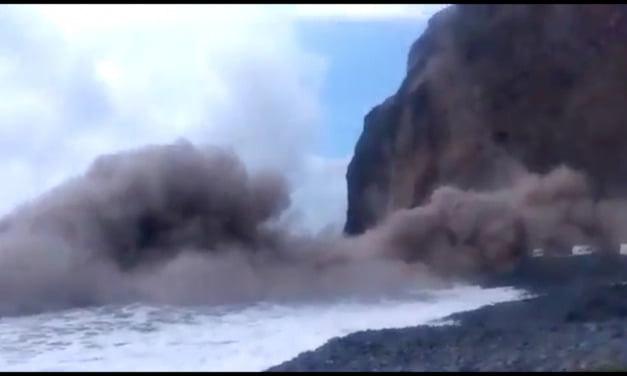 La Gomera landslide caught on camera, rescue workers are searching for anyone injured