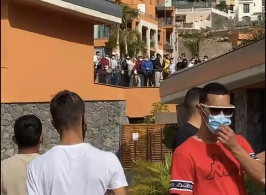Spanish national detained by police on assault charges following various accusations and unclear motives for anger expressed at migrants