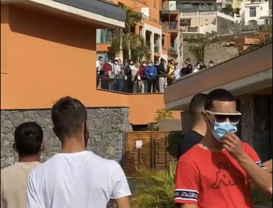 Spanish national detained by police on assault charges following various accusations and unclear motives for anger expressed at migrants