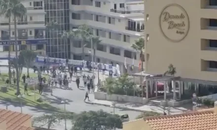 An ugly angry mob gathers on the streets of Arguineguín based on hearsay spread across social networks